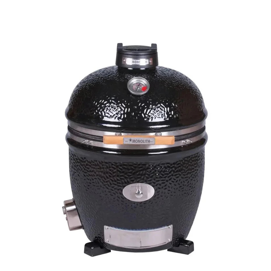 Monolith Kamado-Keramikgrill TWO 55 in Schwarz mit integriertem BBQ Guru Adapter – freistehend ohne Gestell auf weißem Hintergrund.